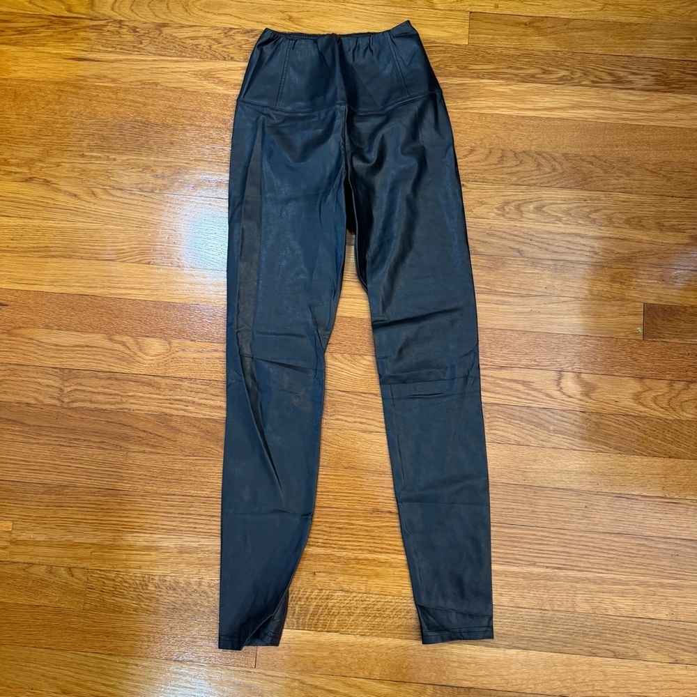 Aritzia Wilfred Free Daria high-waisted vegan leather leggings - Size XS